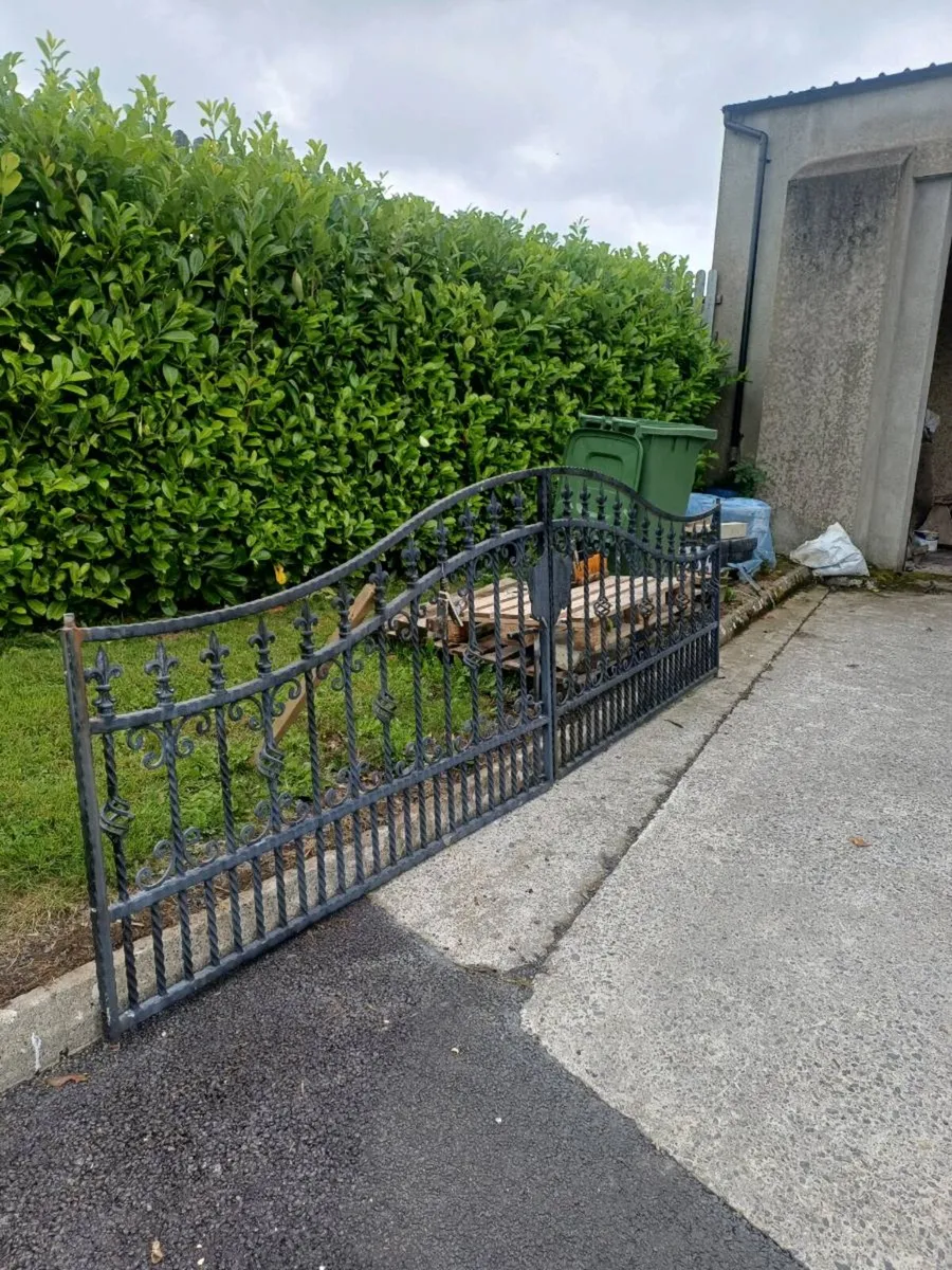 Harris site fencing and gates - Image 1
