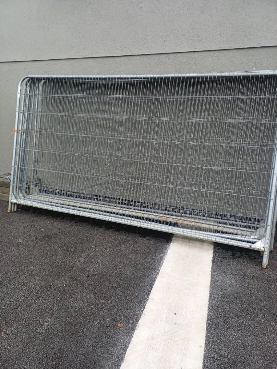 Harris site fencing and gates - Image 3