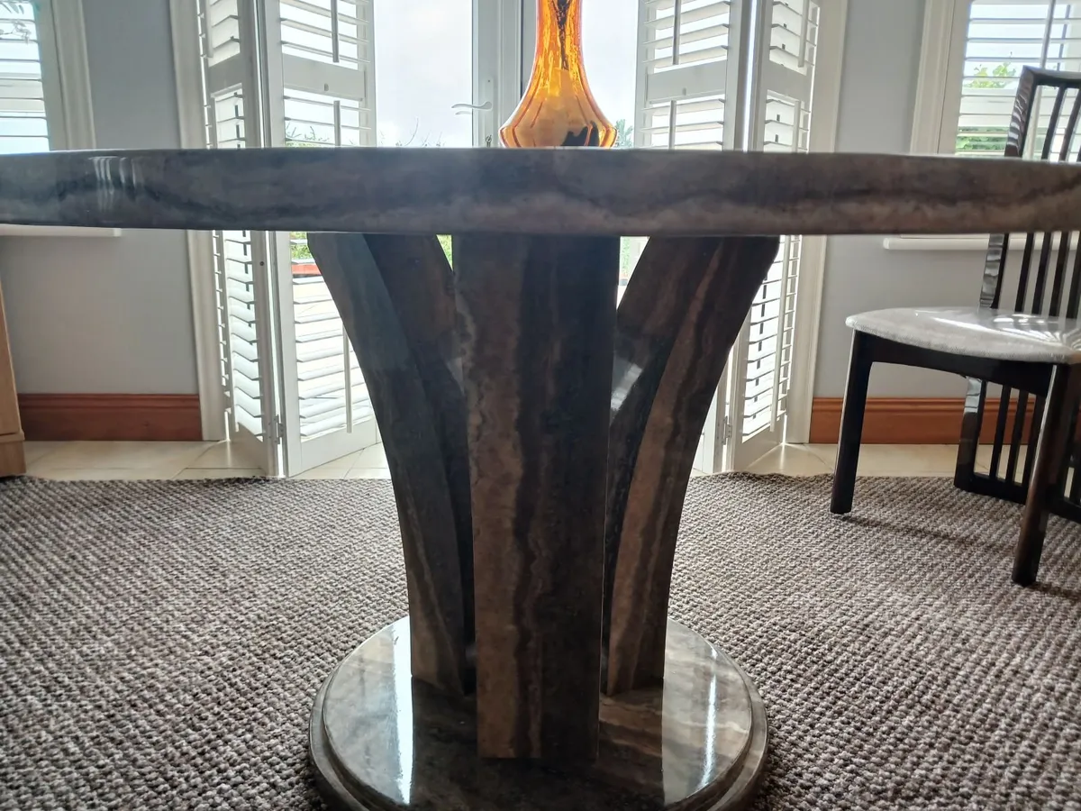 Round marble dining  table with 4 chairs - Image 2
