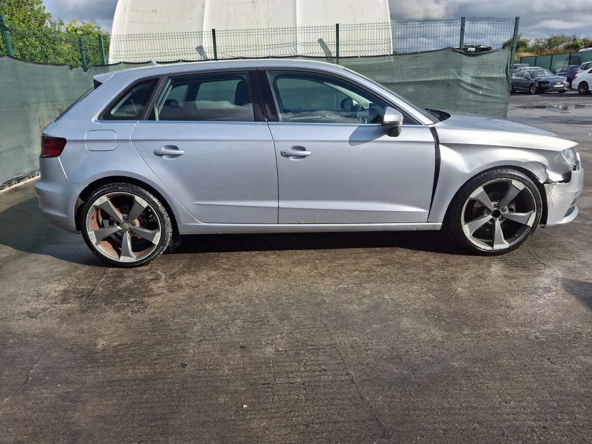 2015 Audi A3  Sportback TDI Very Light Damage - Image 4
