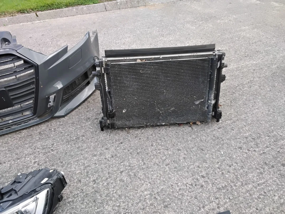 17 AUDI A3  LEFT HEADLIGHT AND RAD PACK - Image 2
