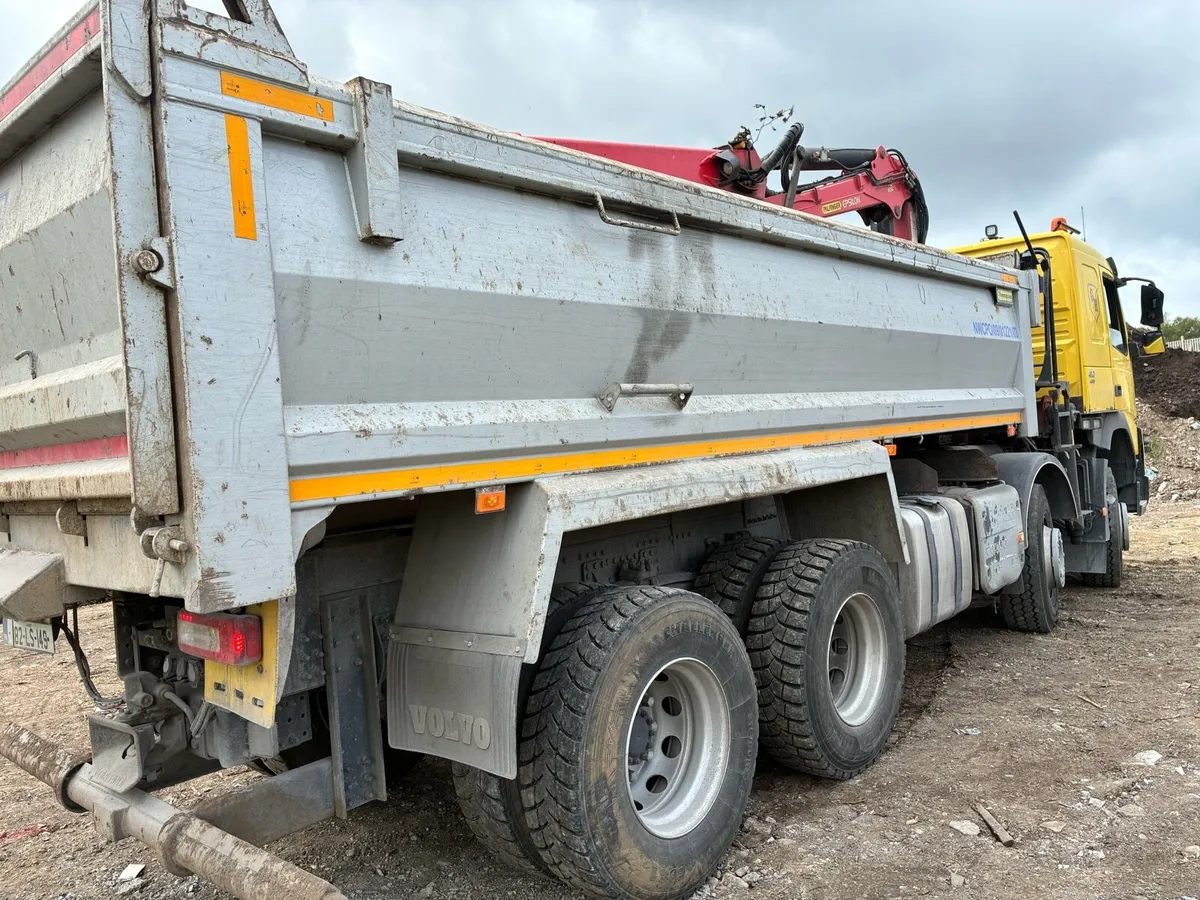 Volvo grab truck - Image 4