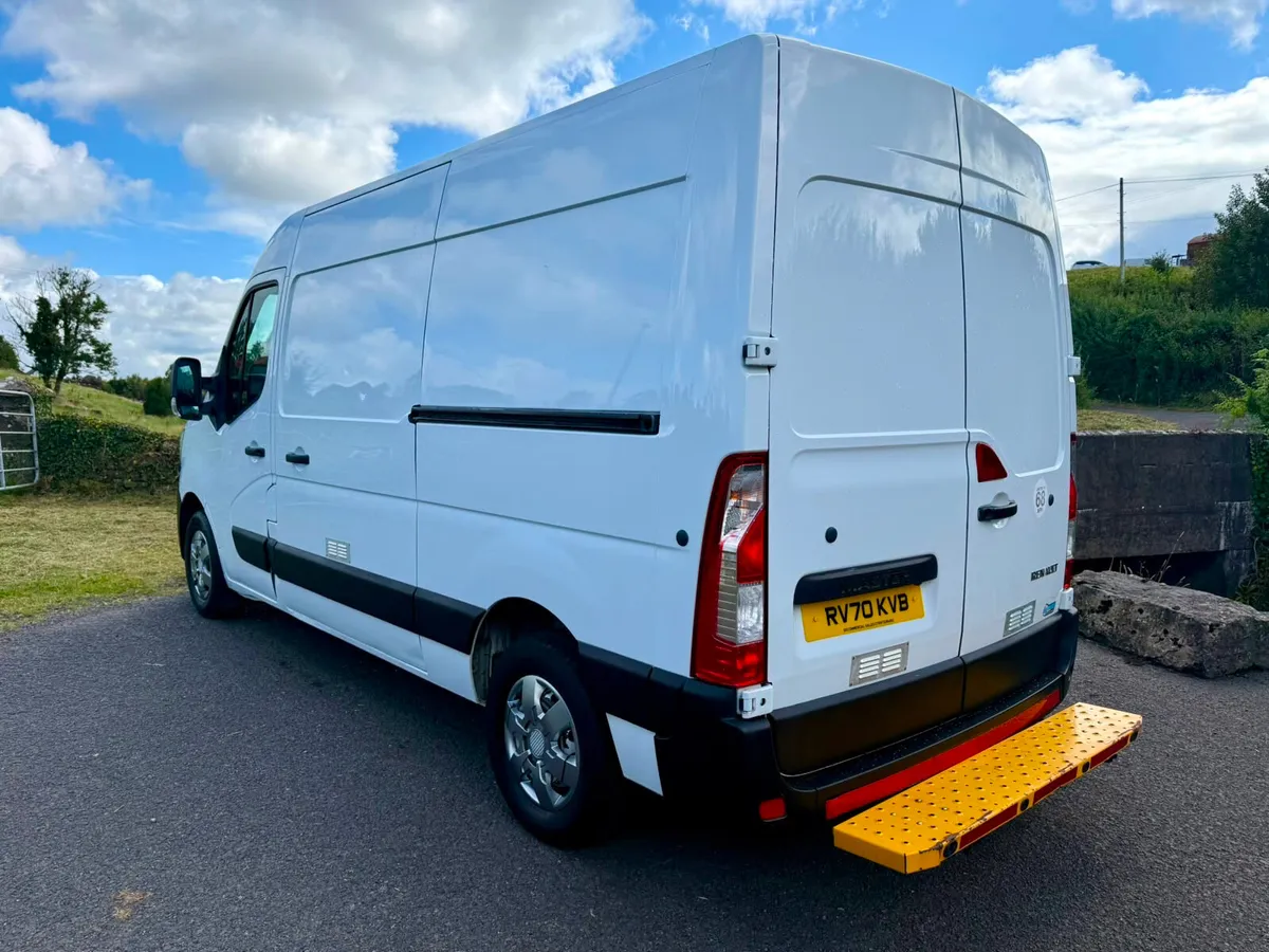 Late 2020 Renault Master Business NO VAT VRT€250 - Image 3