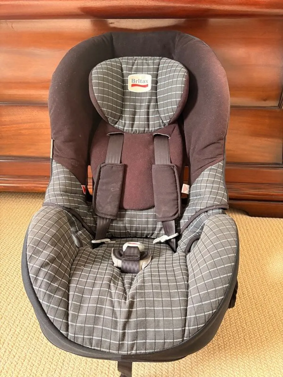 2 Child Car Safety Seats - Image 1