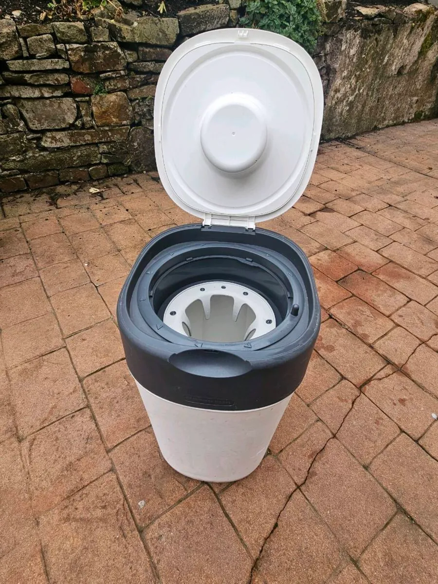 Tommee Tippee Twist & Click Advanced Nappy Bin - Image 3