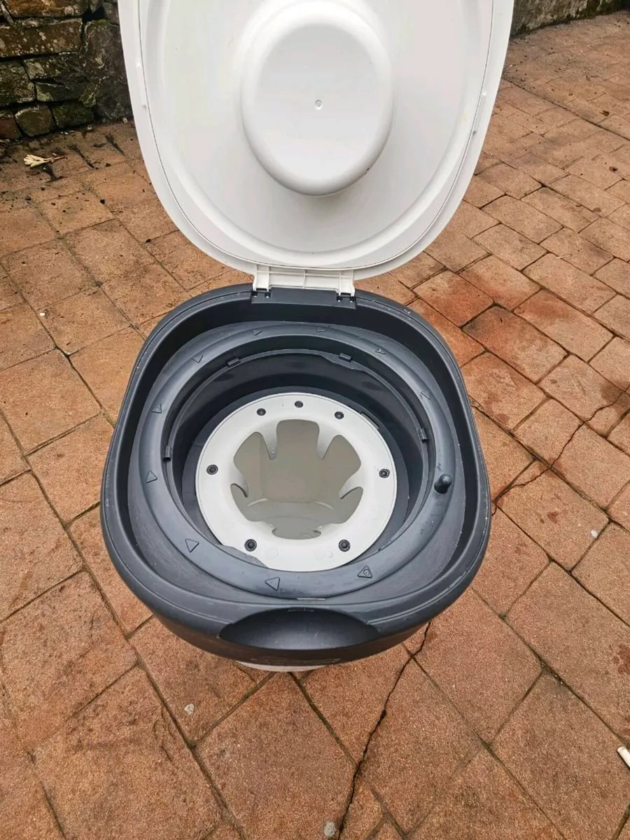 Tommee Tippee Twist & Click Advanced Nappy Bin - Image 4