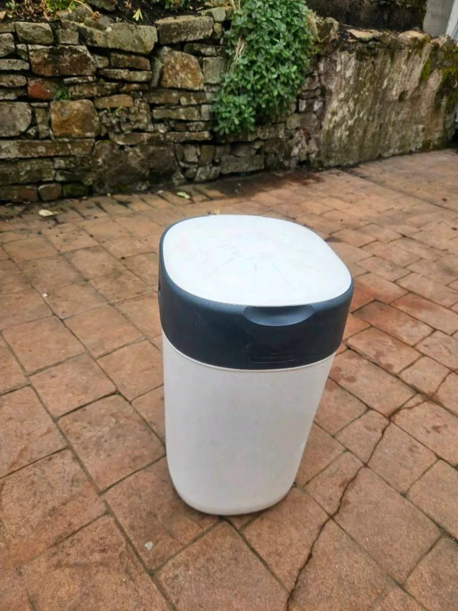 Tommee Tippee Twist & Click Advanced Nappy Bin - Image 1