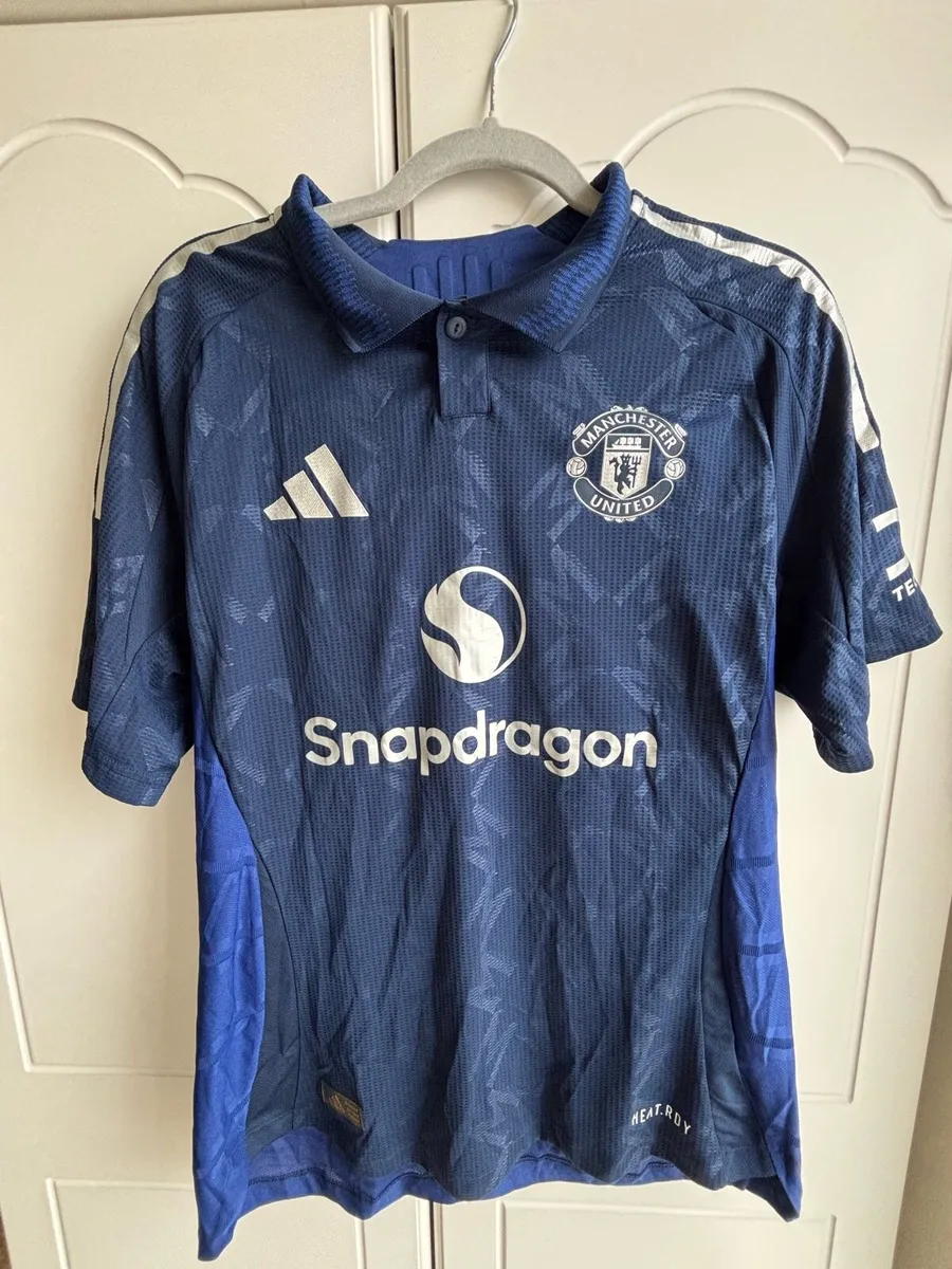 Man United 24/25 Authentic Away Shirt - Image 1