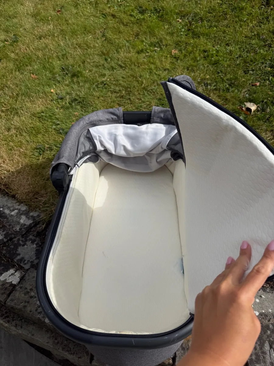 UPPAbaby Vista V2 – Grayson  with accessories - Image 1