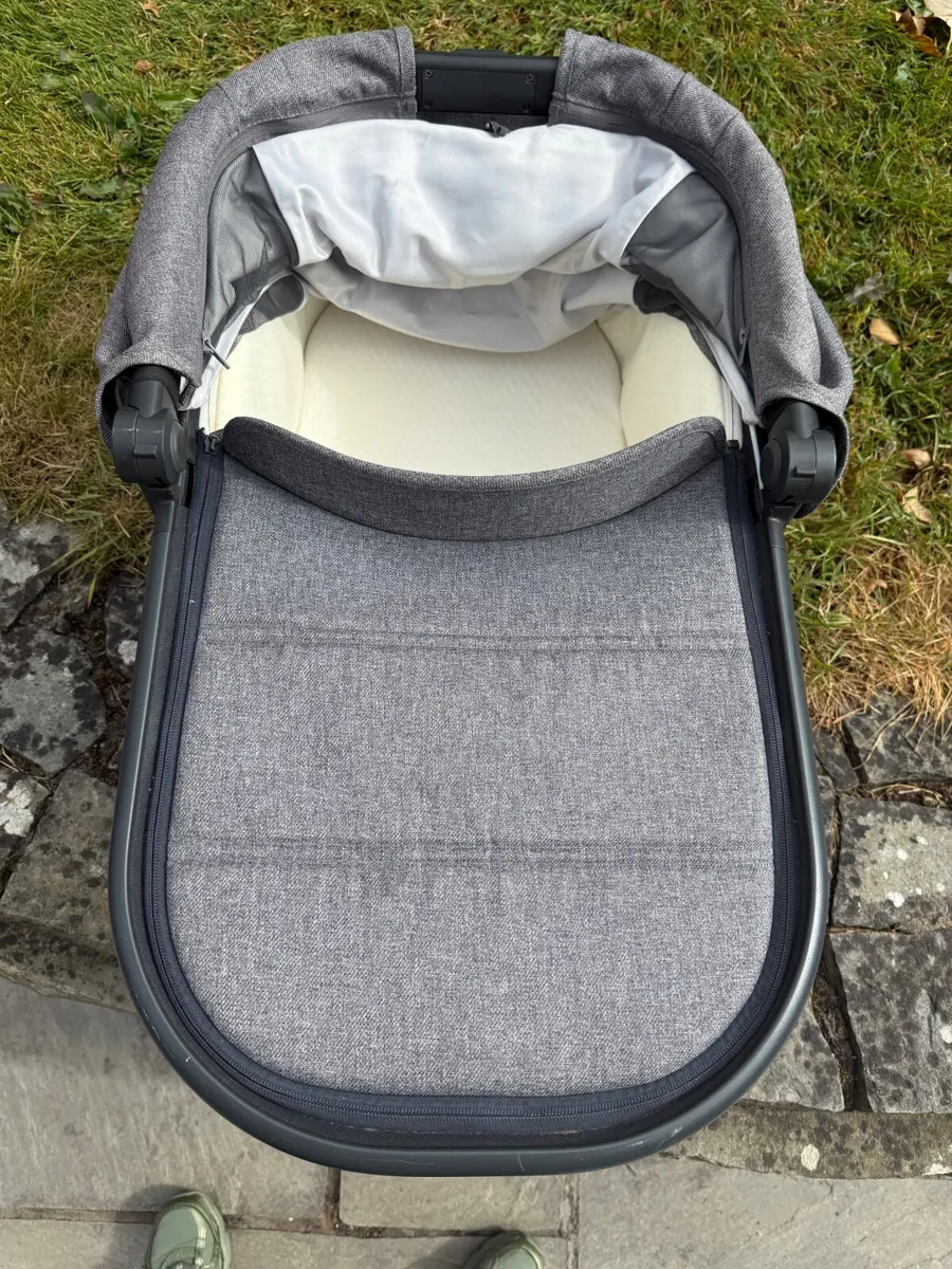 UPPAbaby Vista V2 – Grayson  with accessories - Image 3