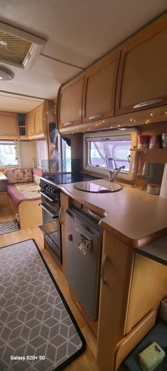 Caravan - Image 4