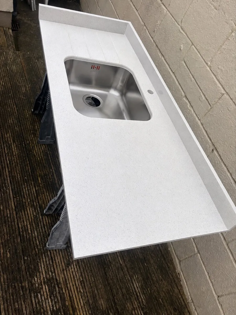 Kitchen worktop - Image 1