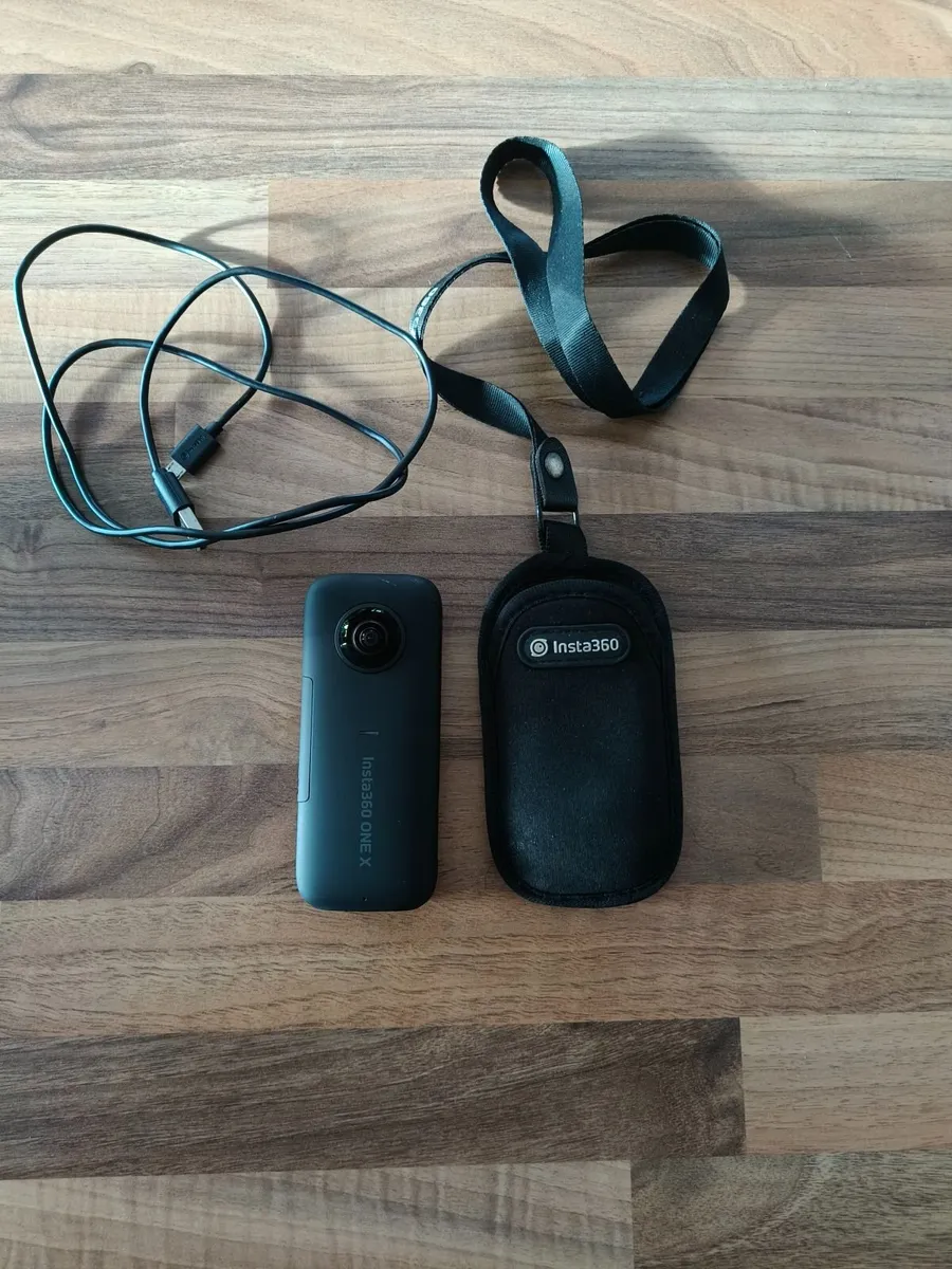Insta360 One X + Monopod Bundle - Image 1