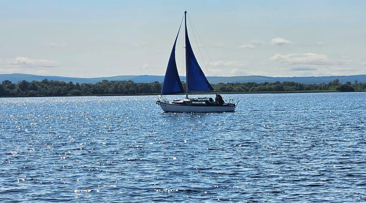 Sailing cruiser - Image 1