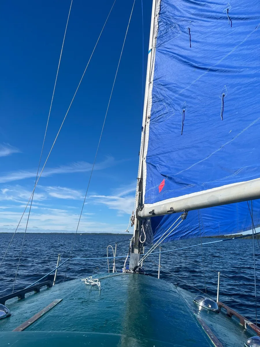 Sailing cruiser - Image 3
