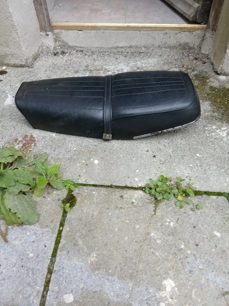Vintage motorcycle seat - Image 2