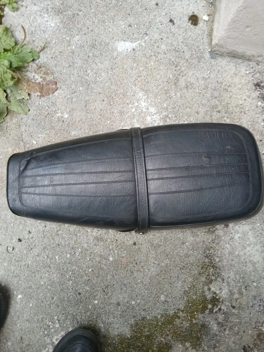 Vintage motorcycle seat - Image 3