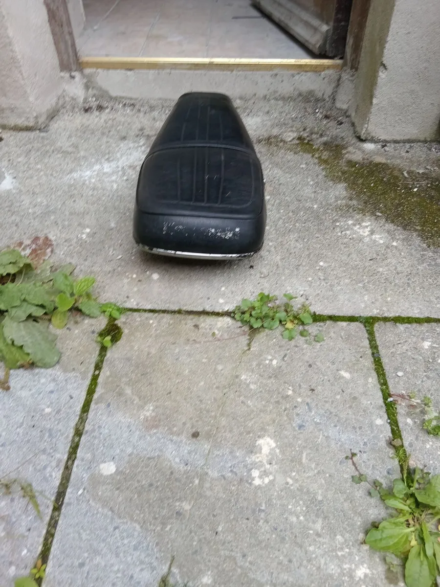 Vintage motorcycle seat - Image 1
