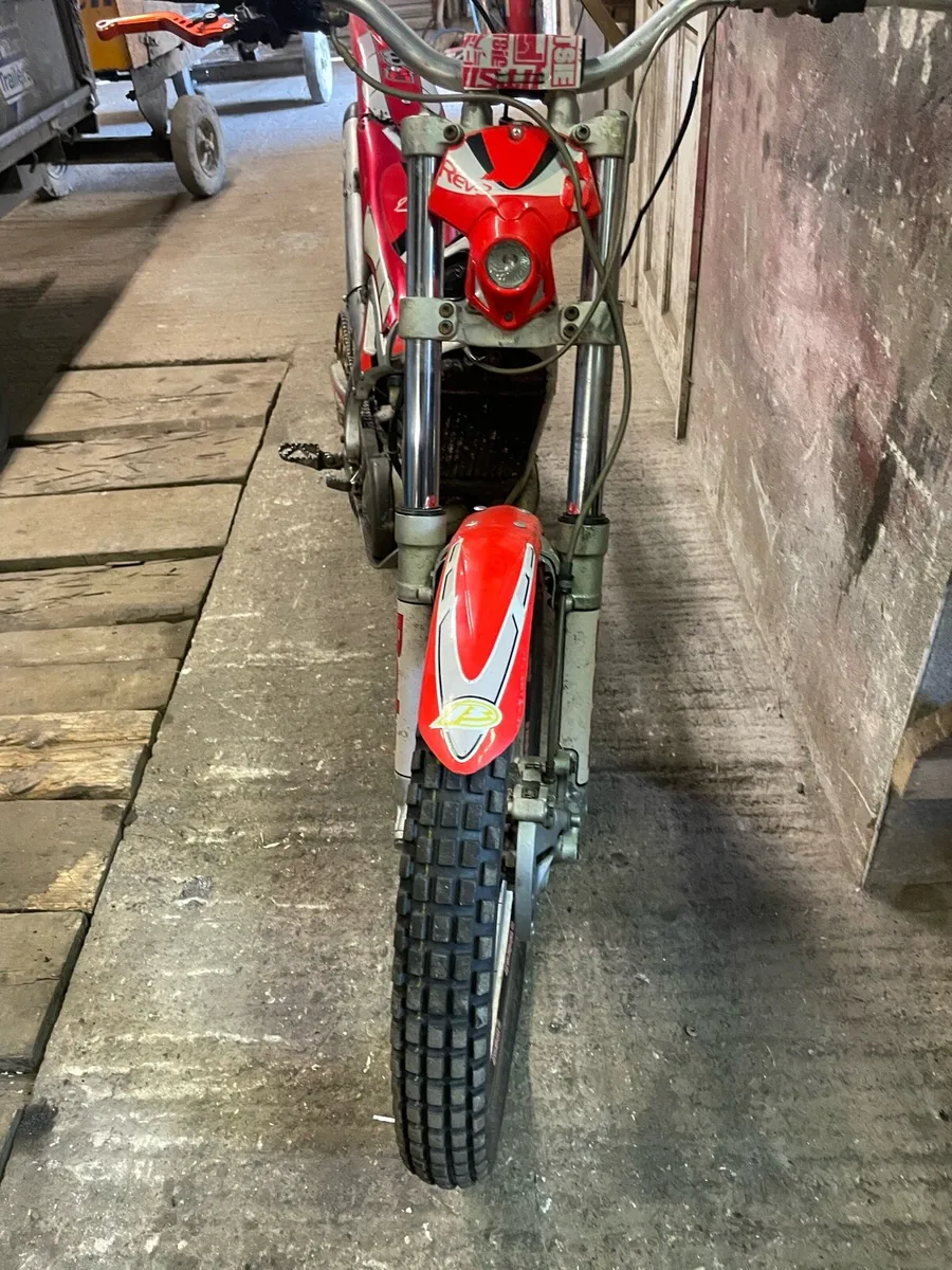 Bata rev 3 250 - Image 2