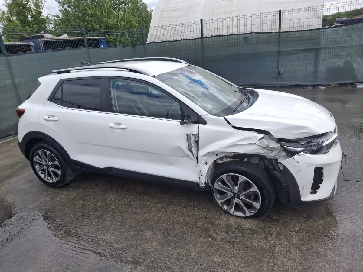 201 Kia Stonic  Automatic Light Damage - Image 2