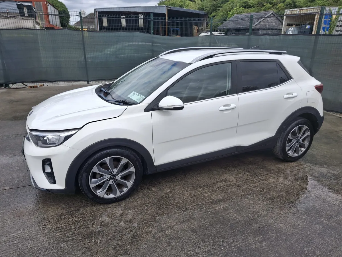 201 Kia Stonic  Automatic Light Damage - Image 1