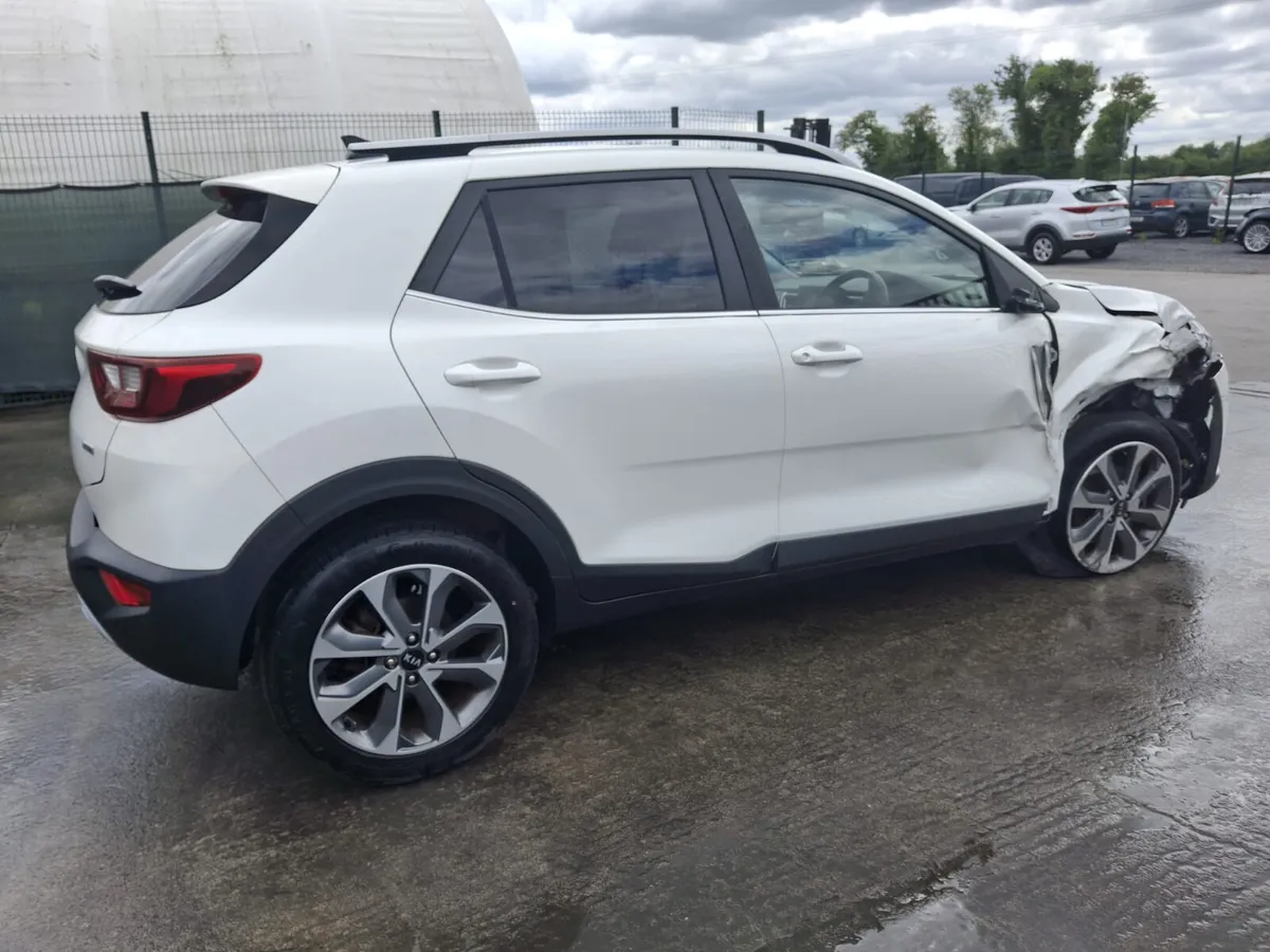 201 Kia Stonic  Automatic Light Damage - Image 3