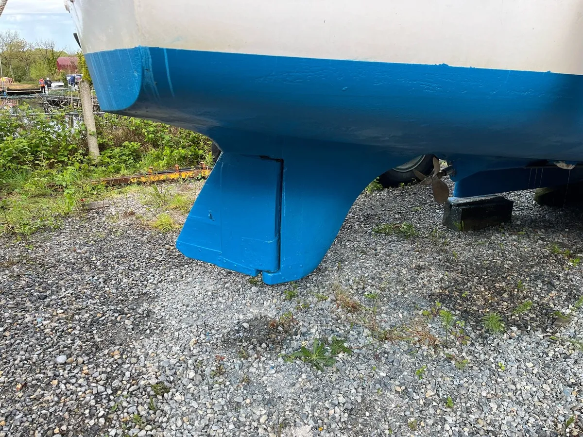 Sailing cruiser - Image 4