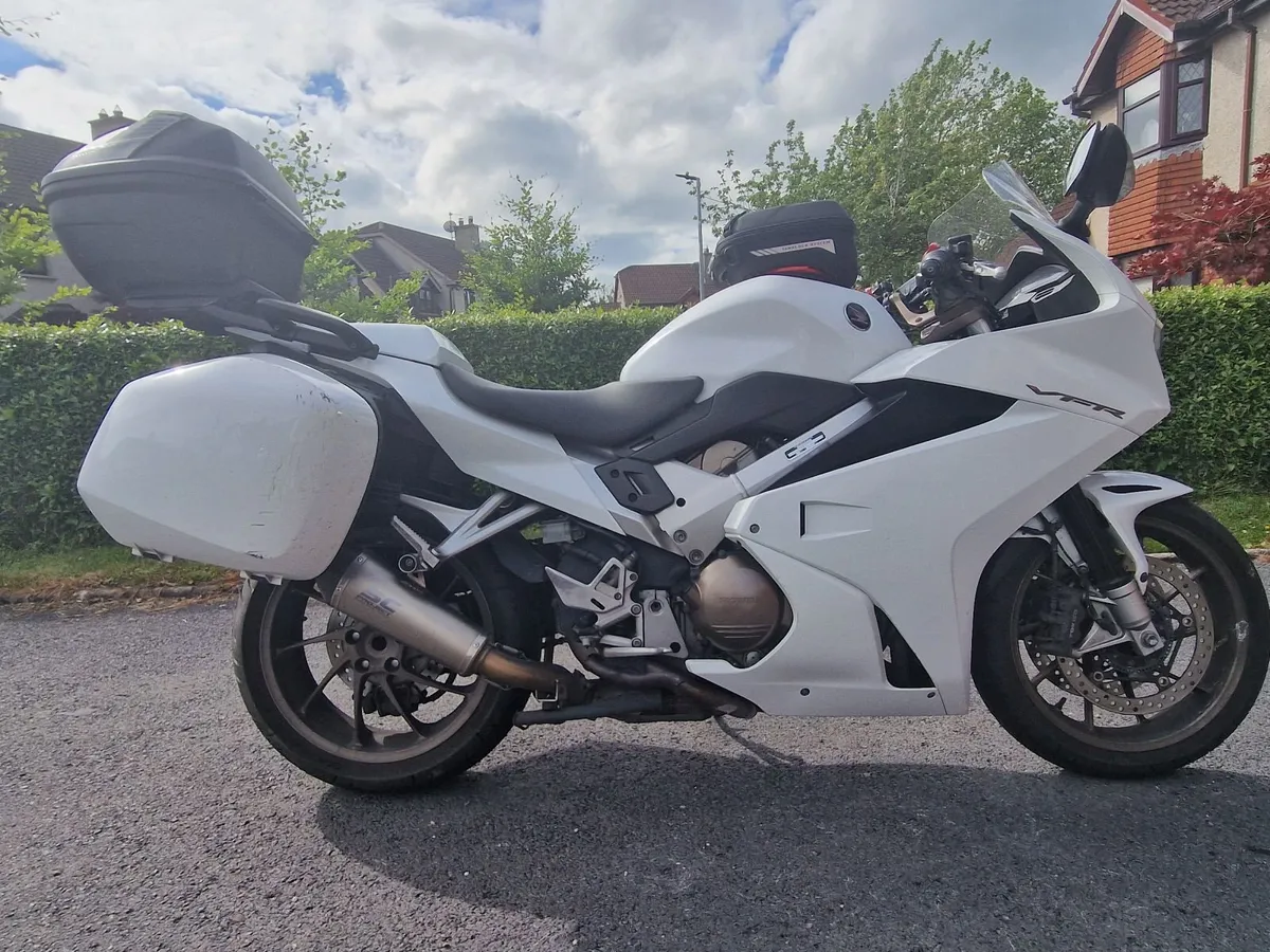 2017 Honda VFR800 - Image 4