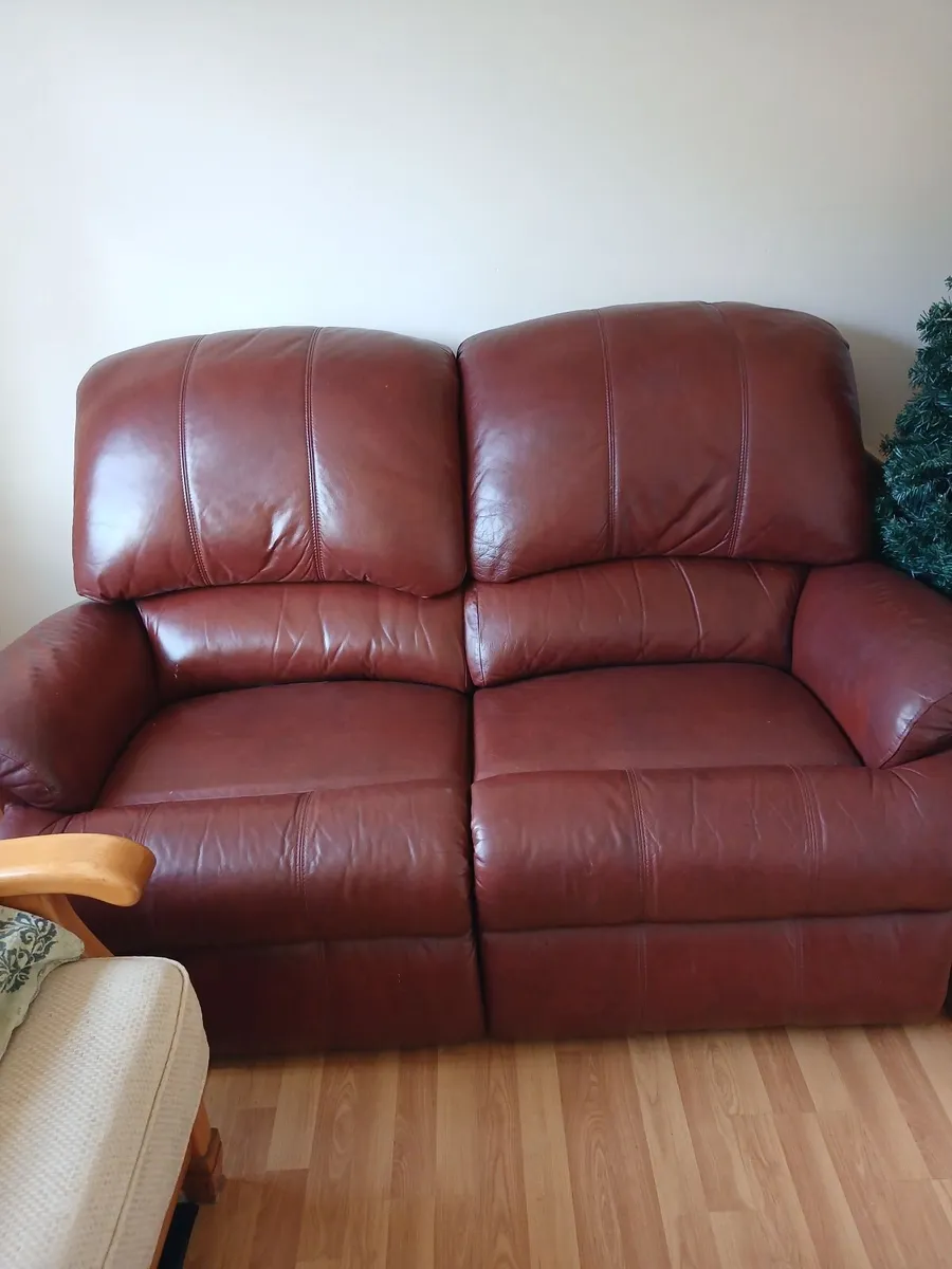 Leather 2 seater couch - Image 2