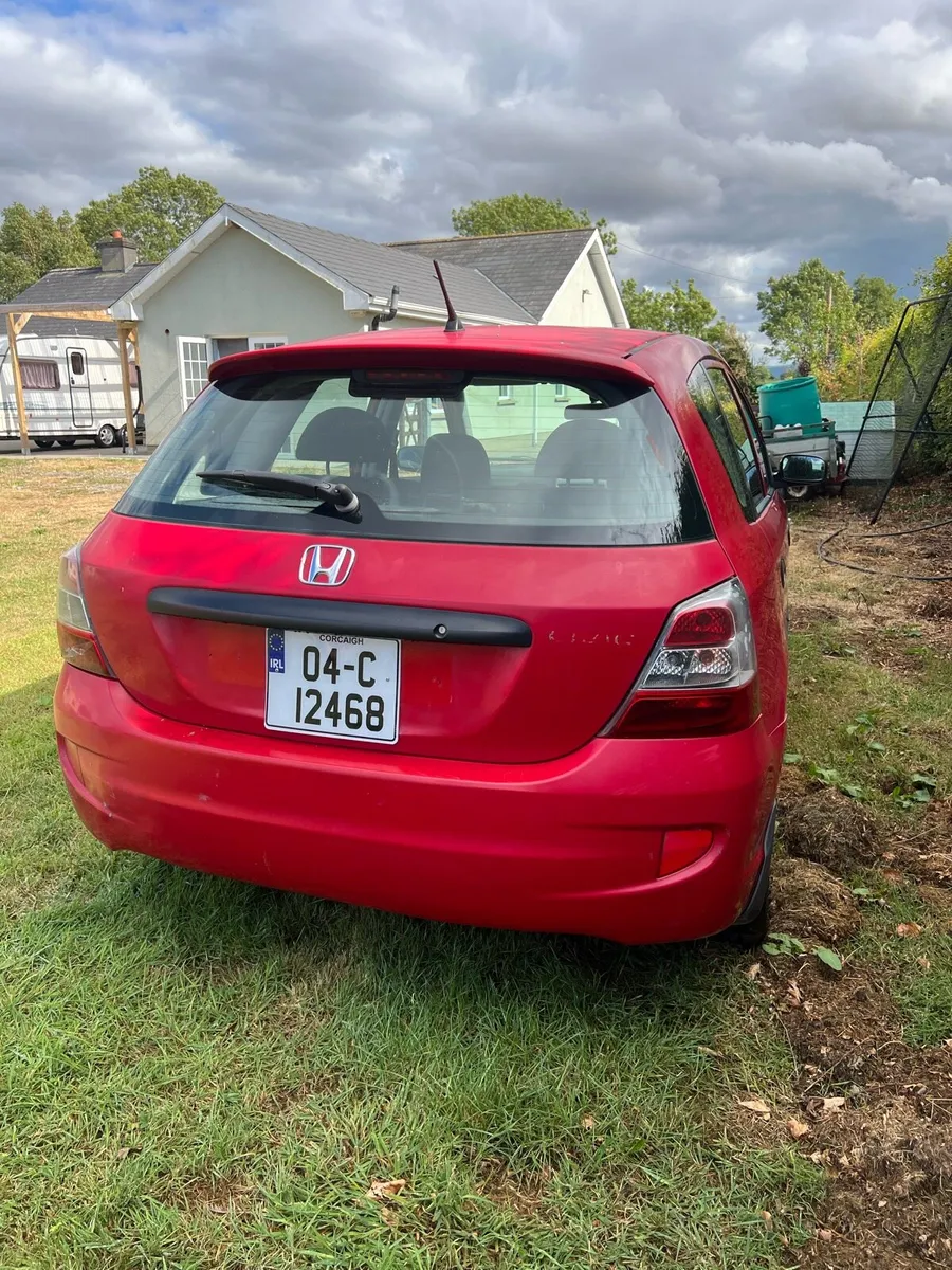 Honda Civic 2004 - Image 2