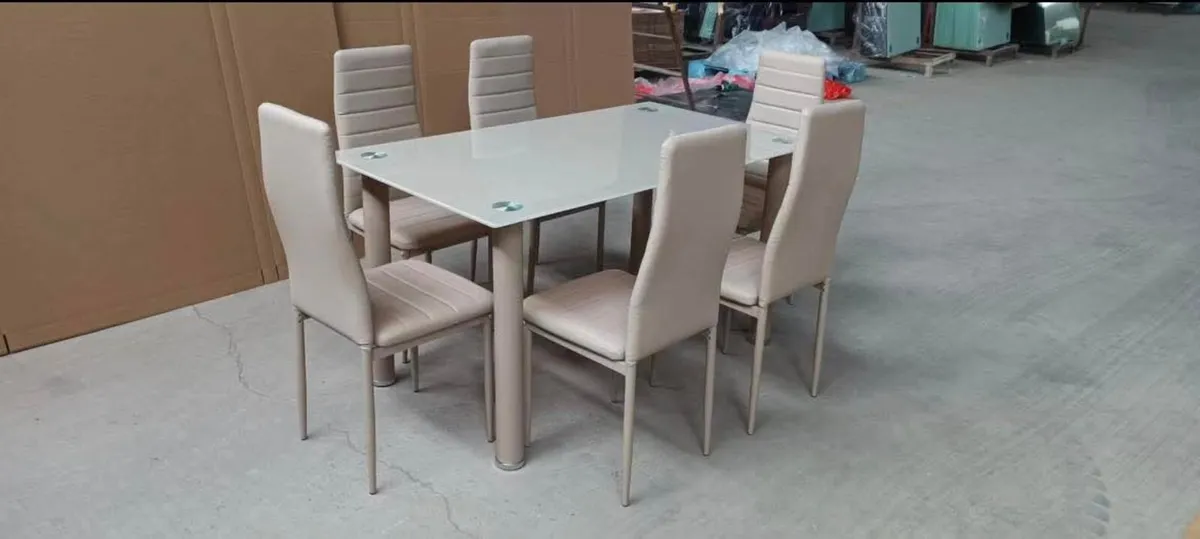 Modern Glass Dining Table With 6 Leather Chairs - Image 3