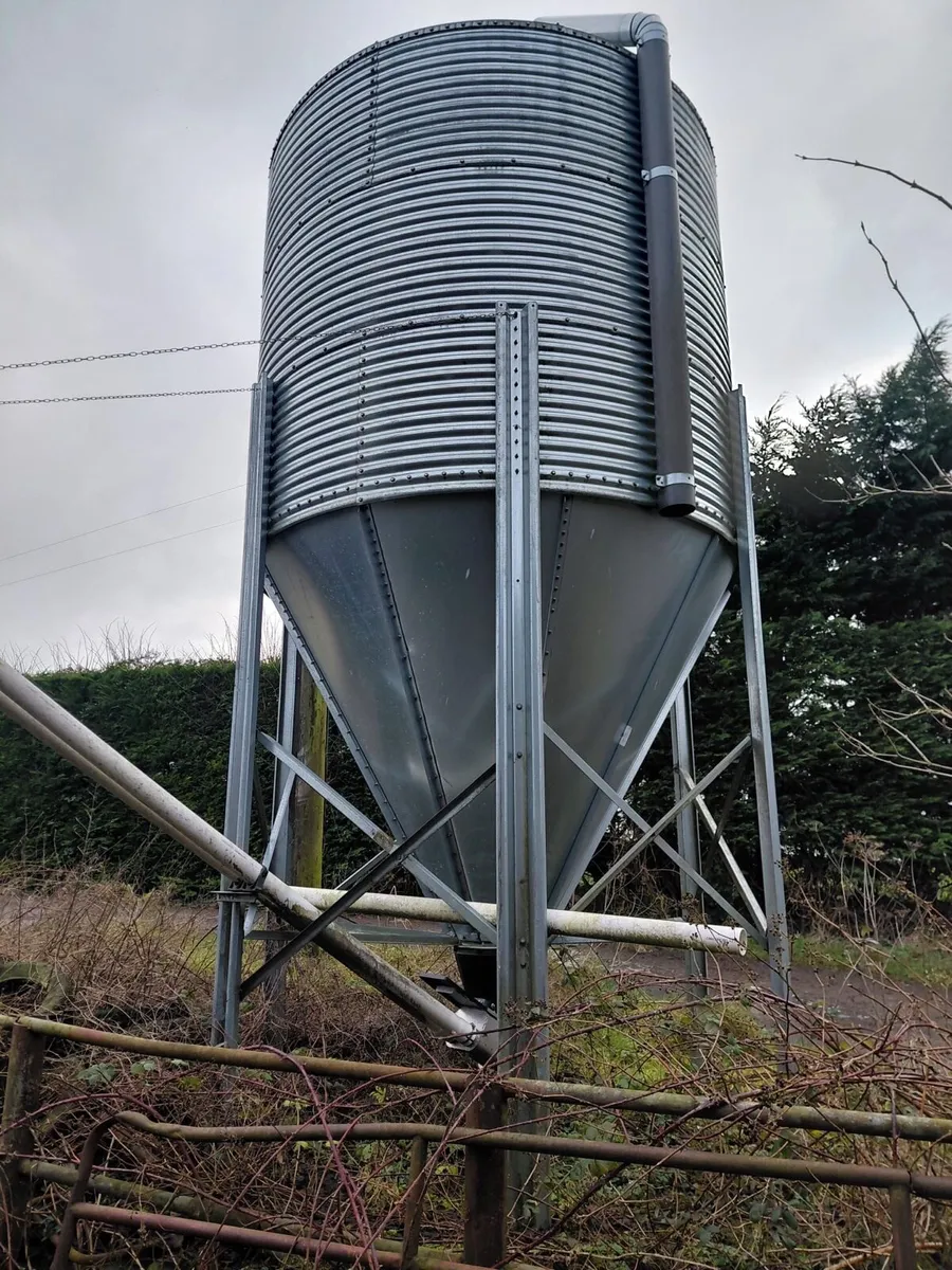 Milking parlour automatic feed system x 10 - Image 1