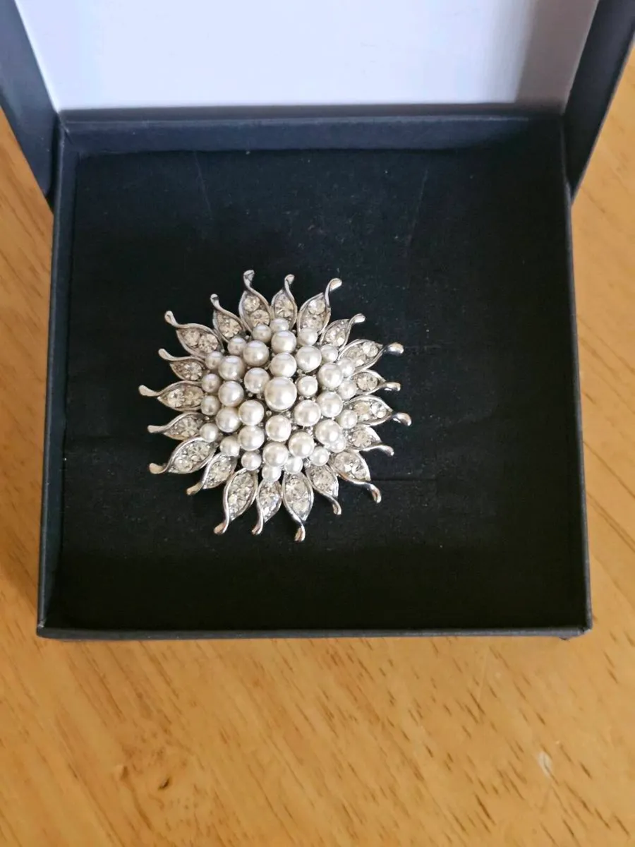 Pearl Brooch / Unworn - Image 2