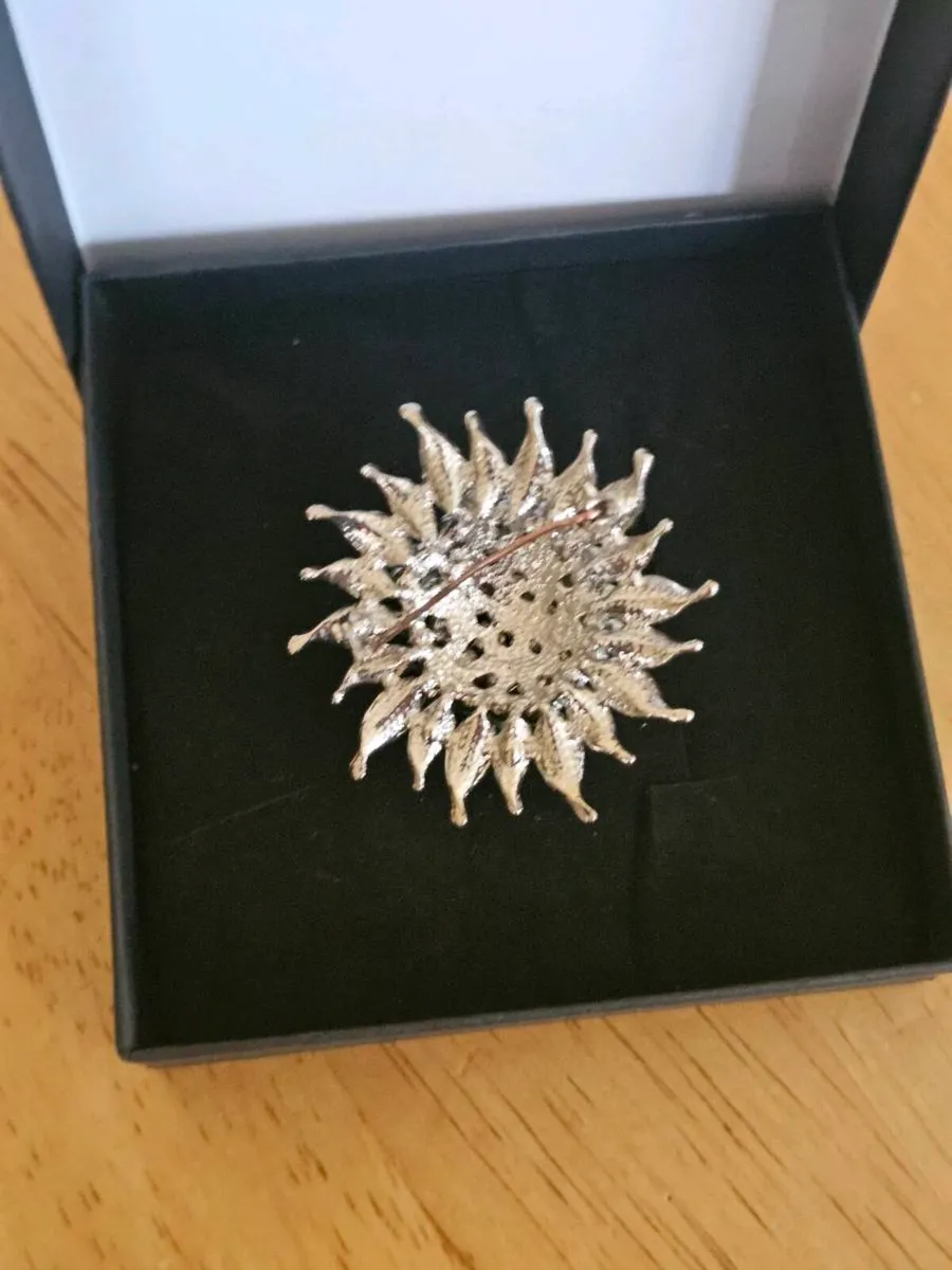 Pearl Brooch / Unworn - Image 3