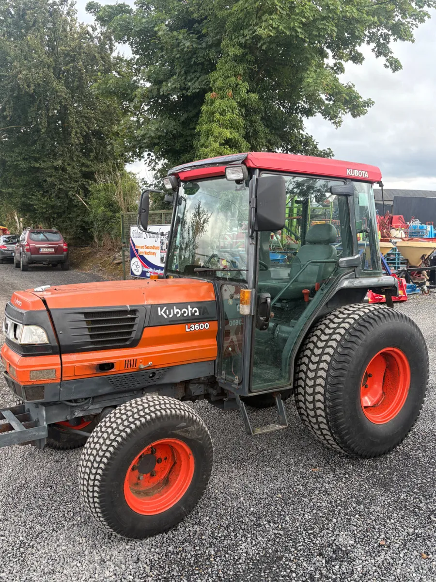 Kubota compact tractor - Image 1