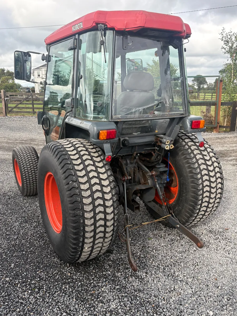 Kubota compact tractor - Image 3