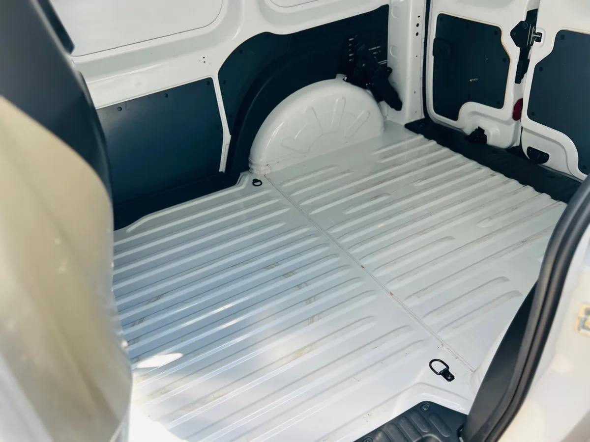 2019 Renault Kangoo 1.5 Dci **Only 30,000km** - Image 4