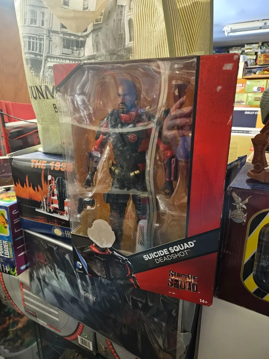 DC Comics Suicide Squad Deadshot 12" - Image 4