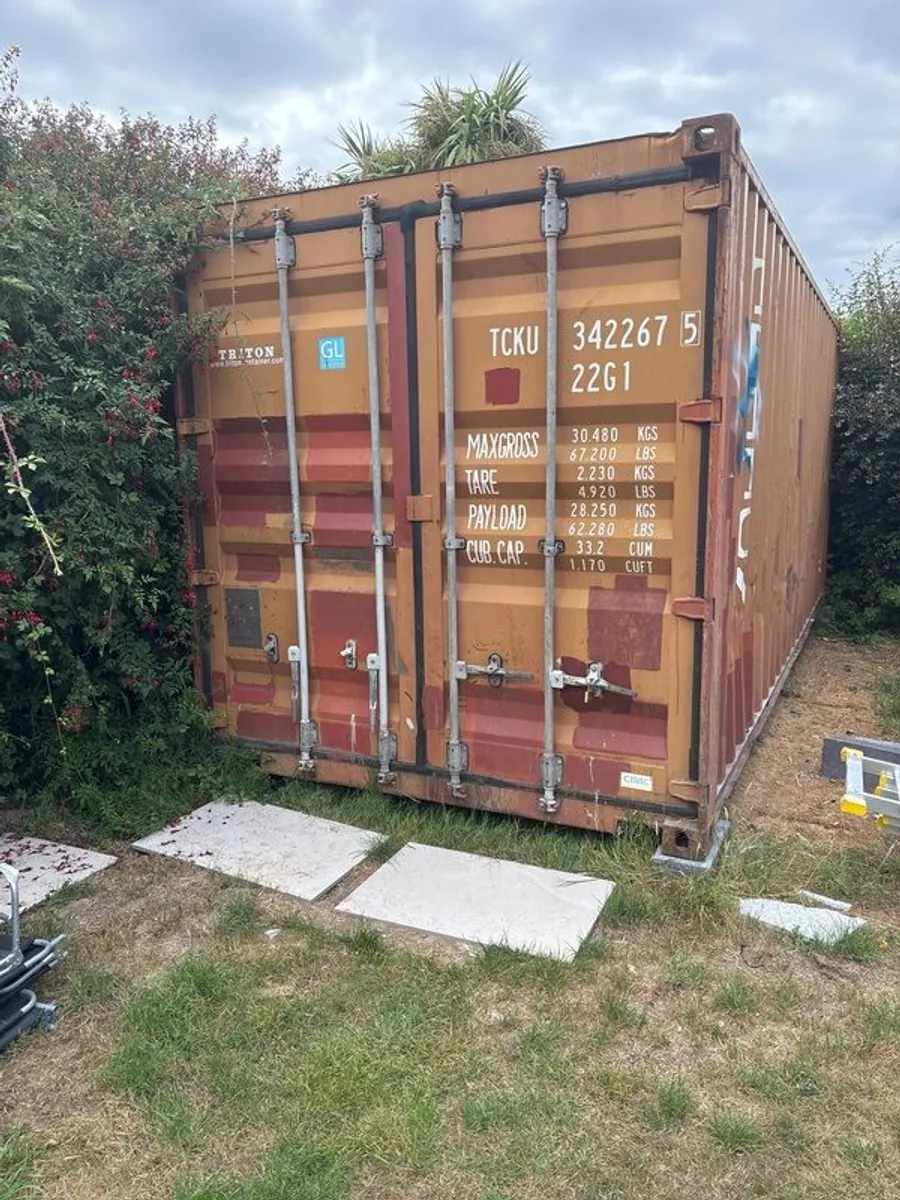 Used container for sale 20ft long clean condition - Image 1