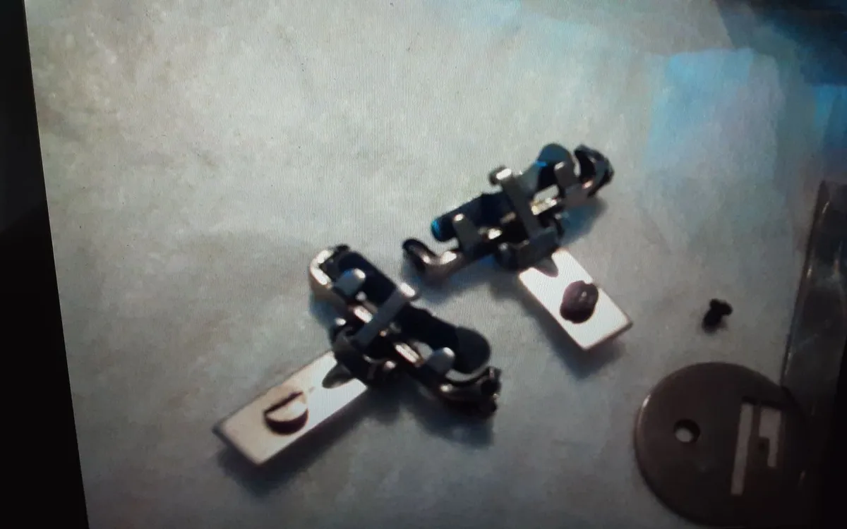 SINGER SEWING MACHINE PARTS 127 128  27 28 - Image 3