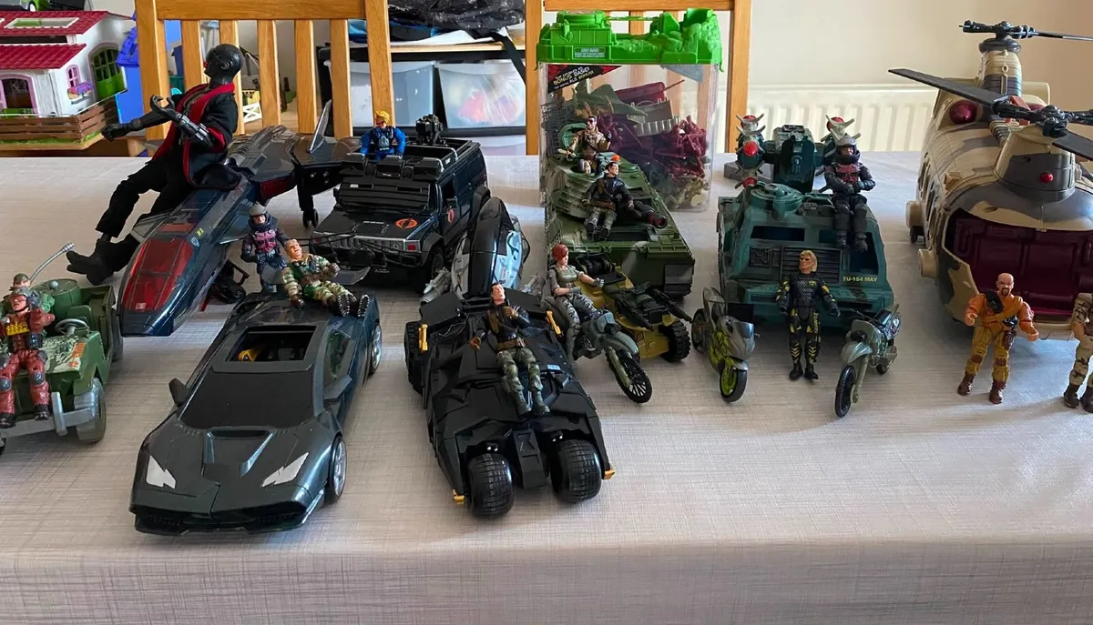 Selection of vehicles, soldiers and horse toys - Image 1