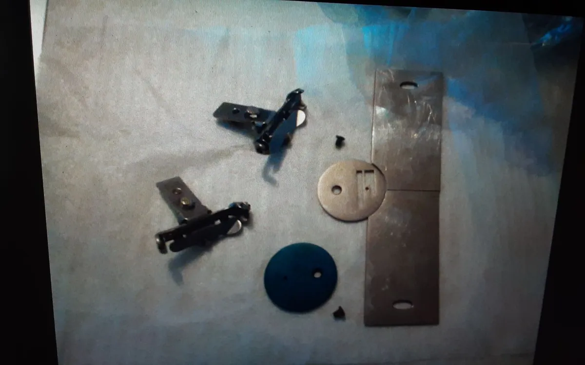 SINGER SEWING MACHINE PARTS 127 128  27 28 - Image 1