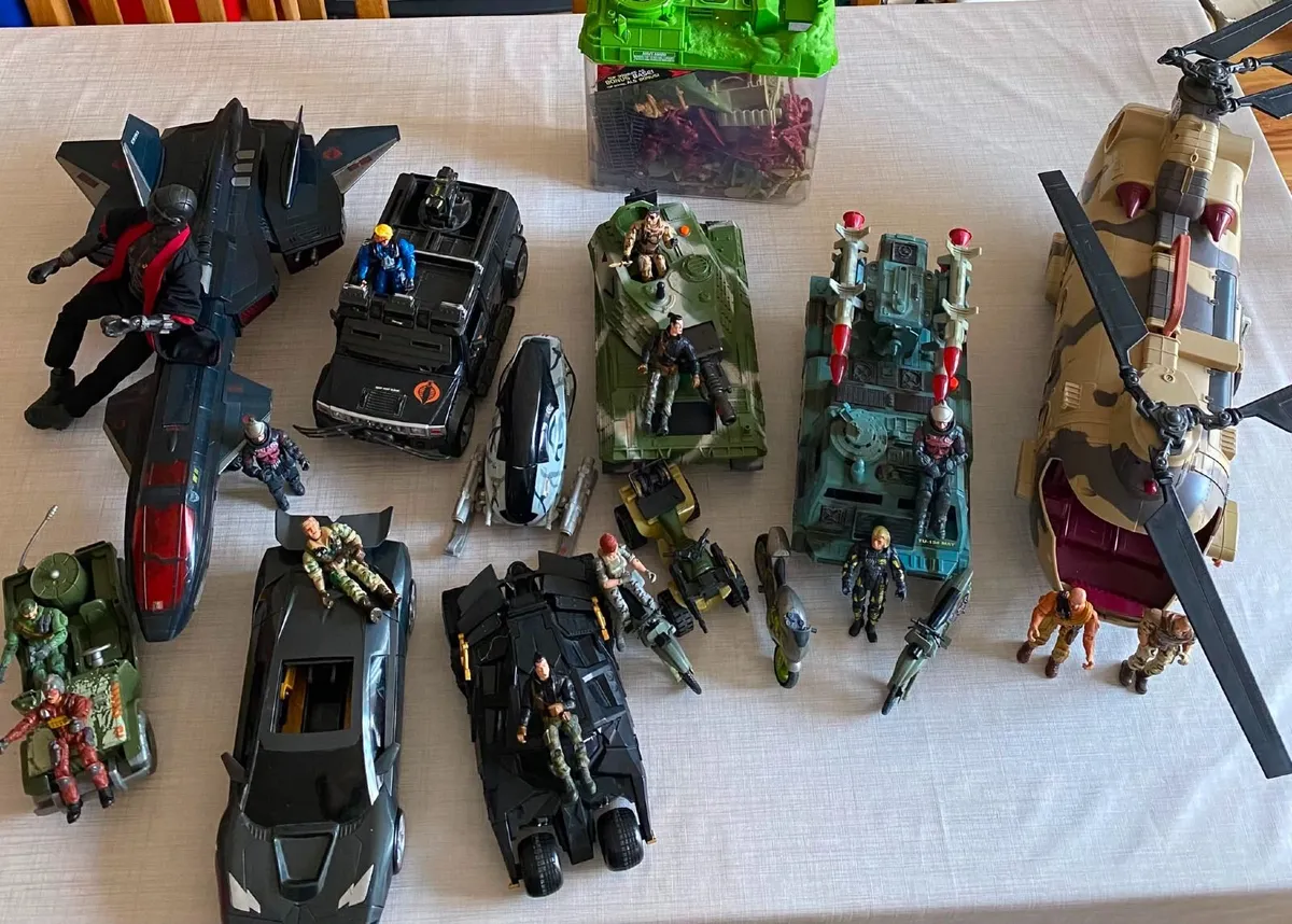 Selection of vehicles, soldiers and horse toys - Image 3