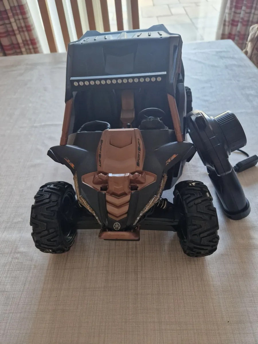 Selection of vehicles, soldiers and horse toys - Image 4