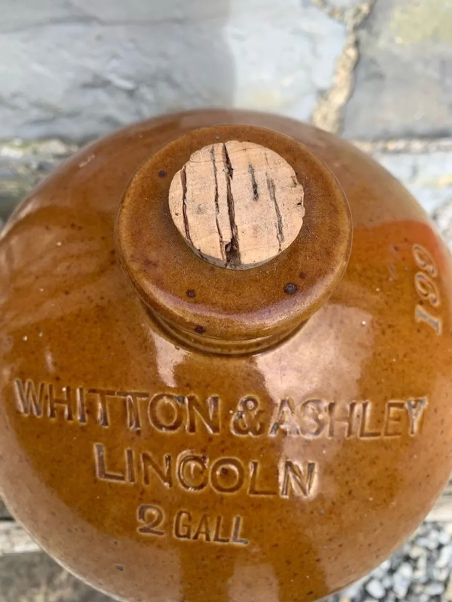 Antique Lincoln 2 Gallon Stoneware Flagon. - Image 2