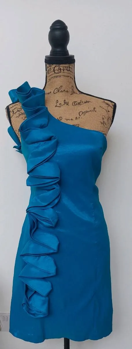 4 x dresses - Image 1