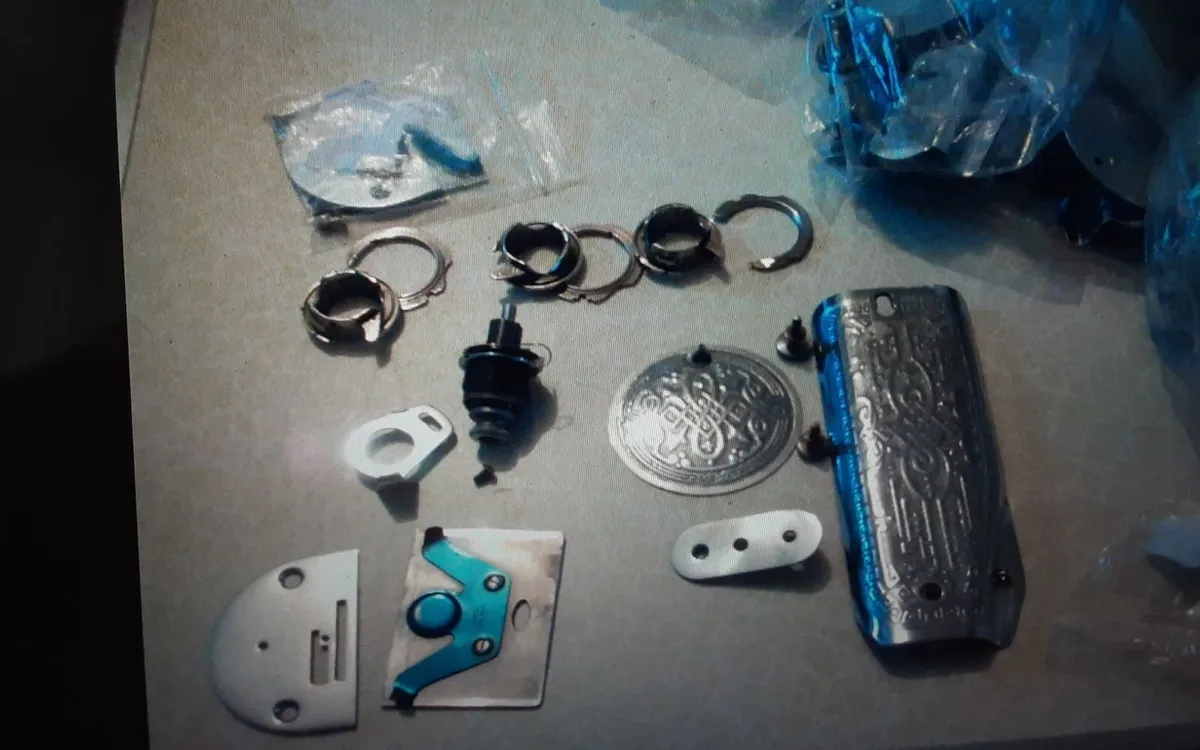 SINGER SEWING MACHINE PARTS 201K - Image 4