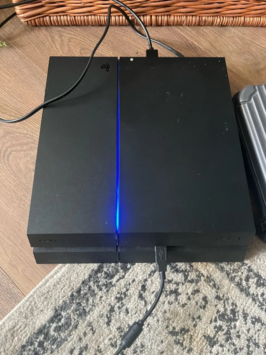 PlayStation 4 regular PS4 - Image 1