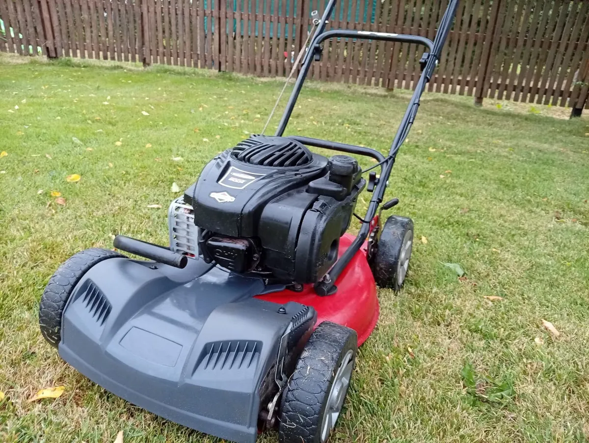 Castle Garden XSM 52 BS mulching lawnmower - Image 2
