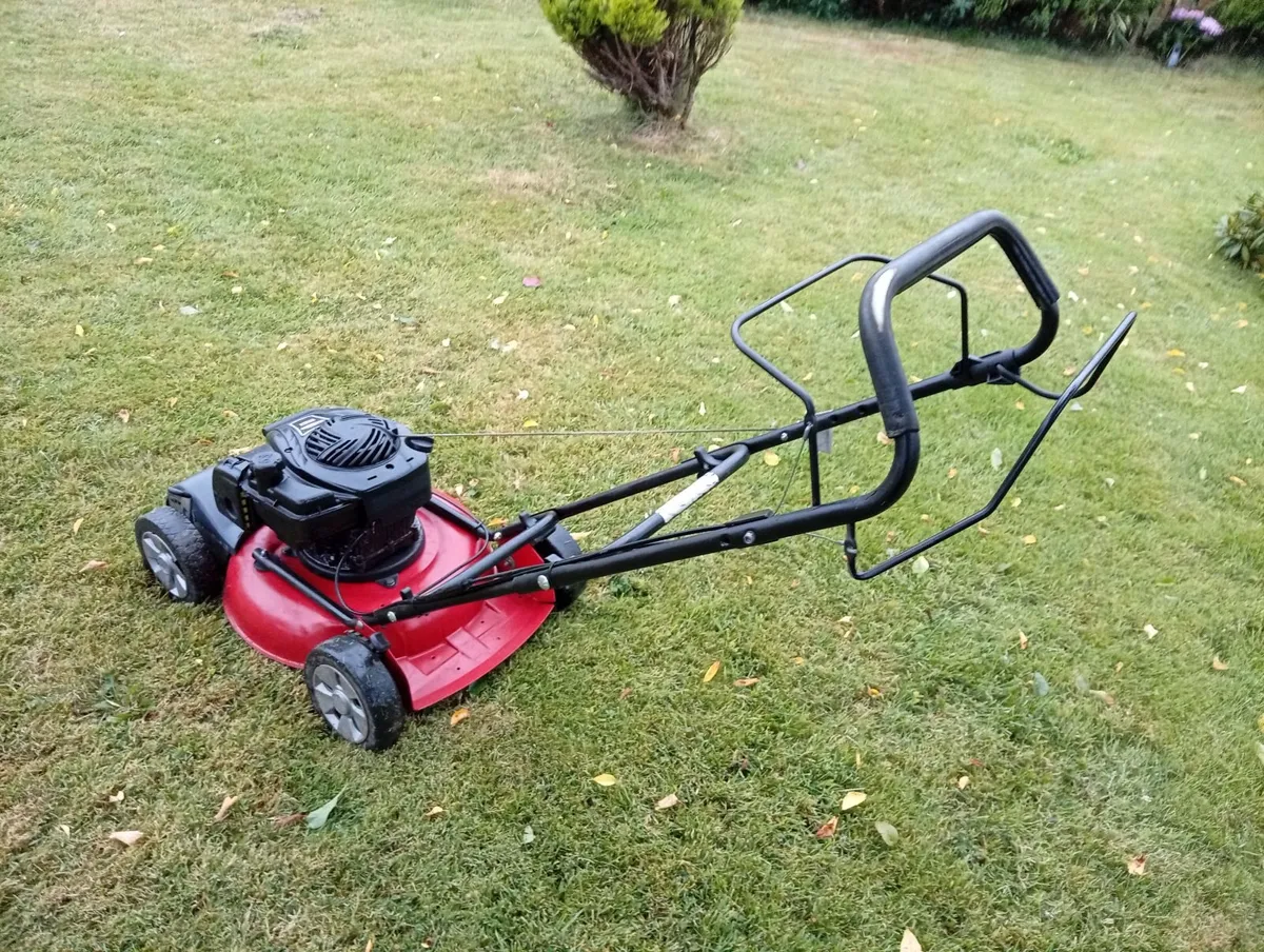 Castle Garden XSM 52 BS mulching lawnmower - Image 4